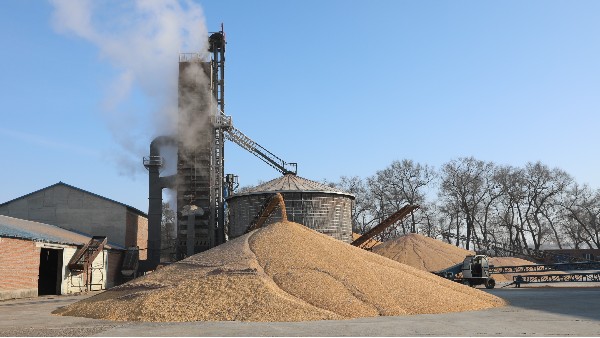 扭虧為盈，糧食烘干用上秸稈打捆直燃鍋爐就是省