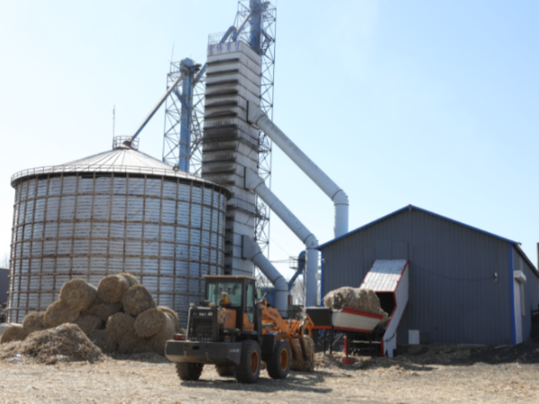 煤價上漲，糧食烘干用上生物質(zhì)秸稈大包直燃熱風爐，一年省下30萬